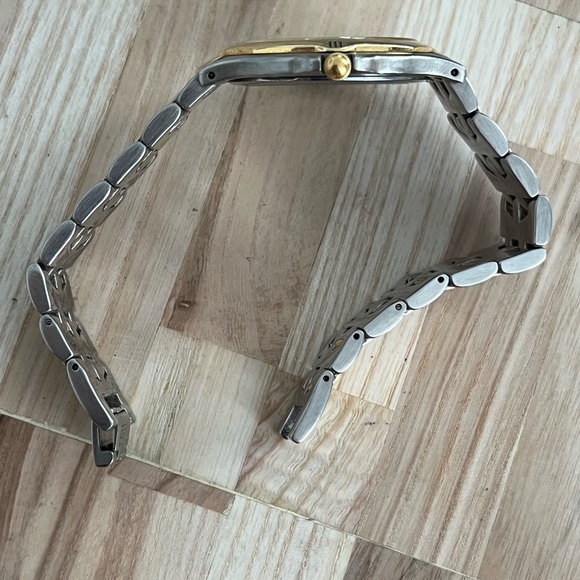 Citizen Quartz Men’s Watch Two Tone Bracelet Light Gold Tone Dial Date Window - Picture 9 of 14